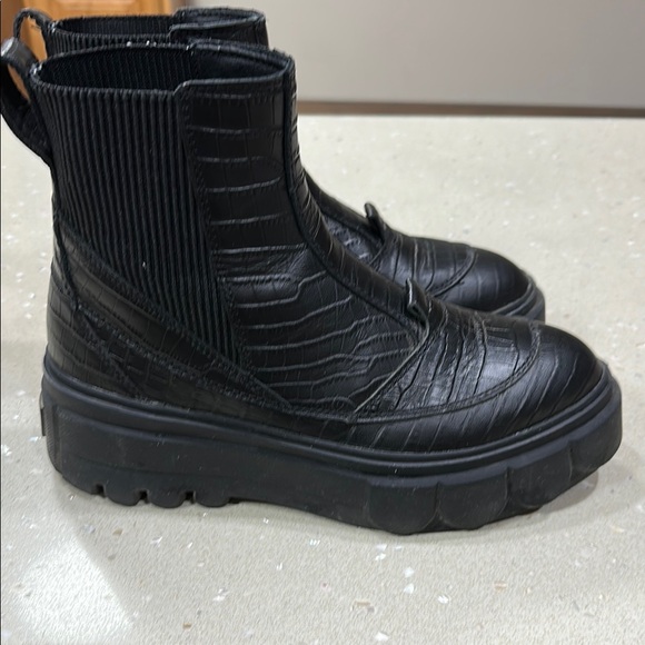 Sorel Caribou X Chelsea Boots - Picture 8 of 9